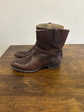 Frye Women's Lindsay Plate Distressed Dark Brown Boots Size 6.5B